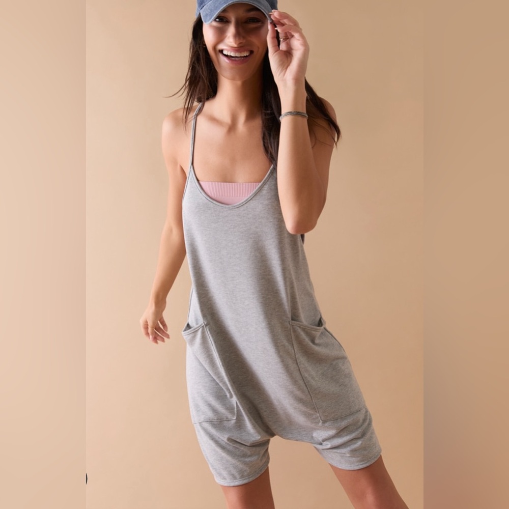 New Francesca’s Jamie Gray Sleeveless Casual Lounge Romper